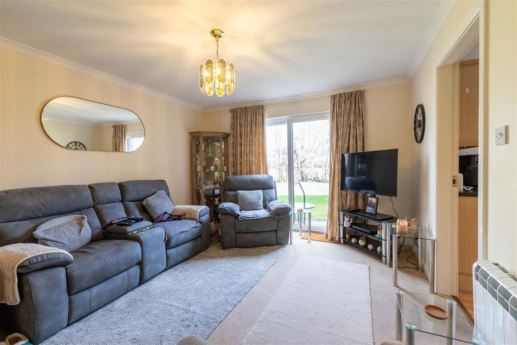 Property photo 3 of 20 36, Earnbank Bridge Of Earn-30.Jpg