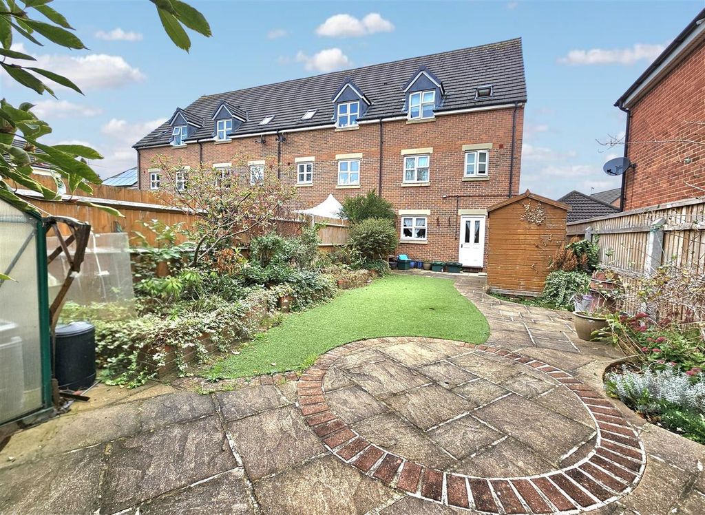 Property photo 3 of 11