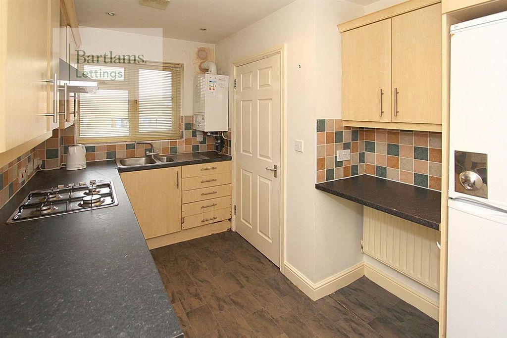 Property photo 3 of 10 Kitchen.Jpg