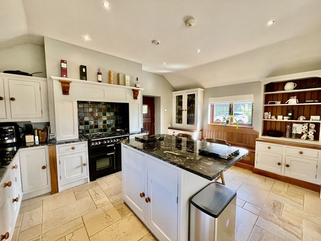 Property photo 2 of 30