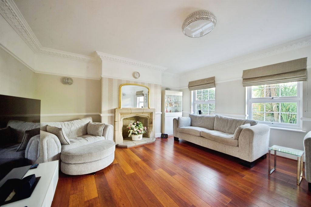 Property photo 3 of 18