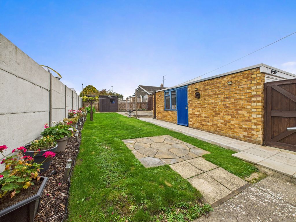 Property photo 3 of 8 Garden