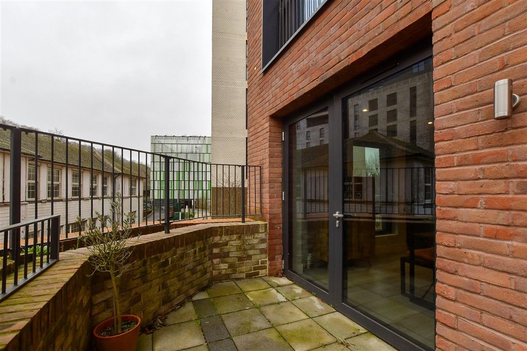 Property photo 3 of 6 Balcony