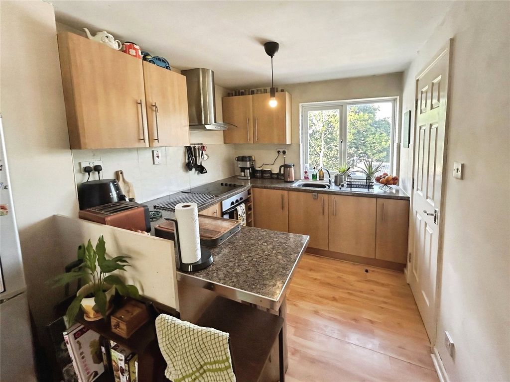 Property photo 3 of 17 Dining Kitchen