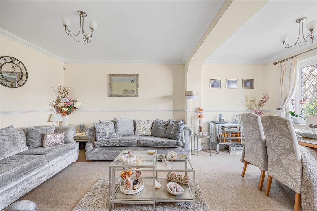 Property photo 2 of 16 Living/Dining Room