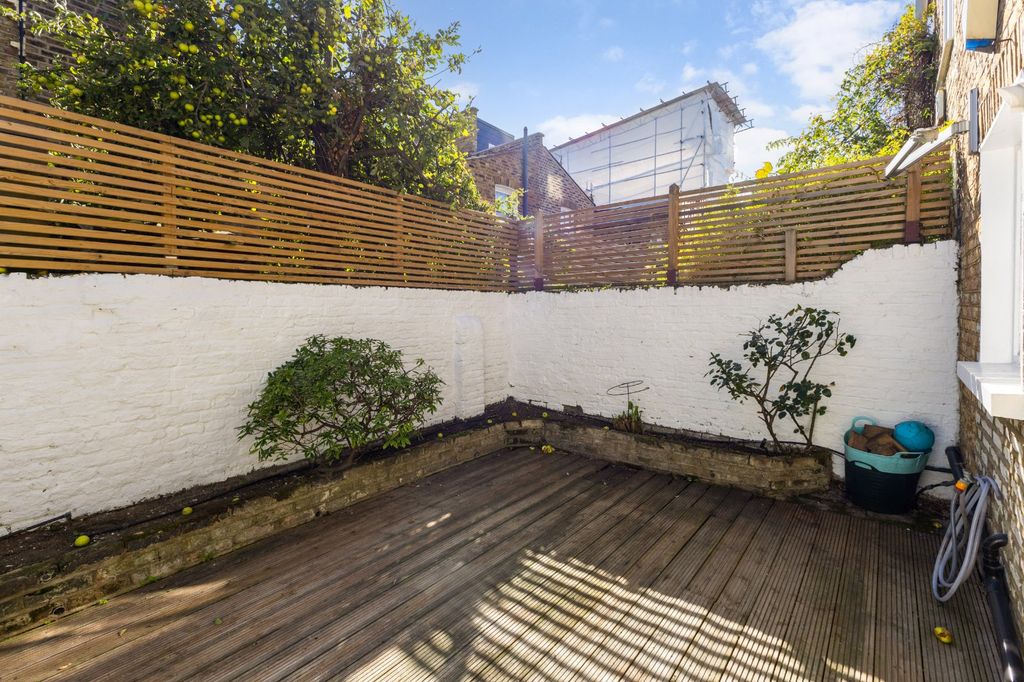 Property photo 3 of 17 Garden