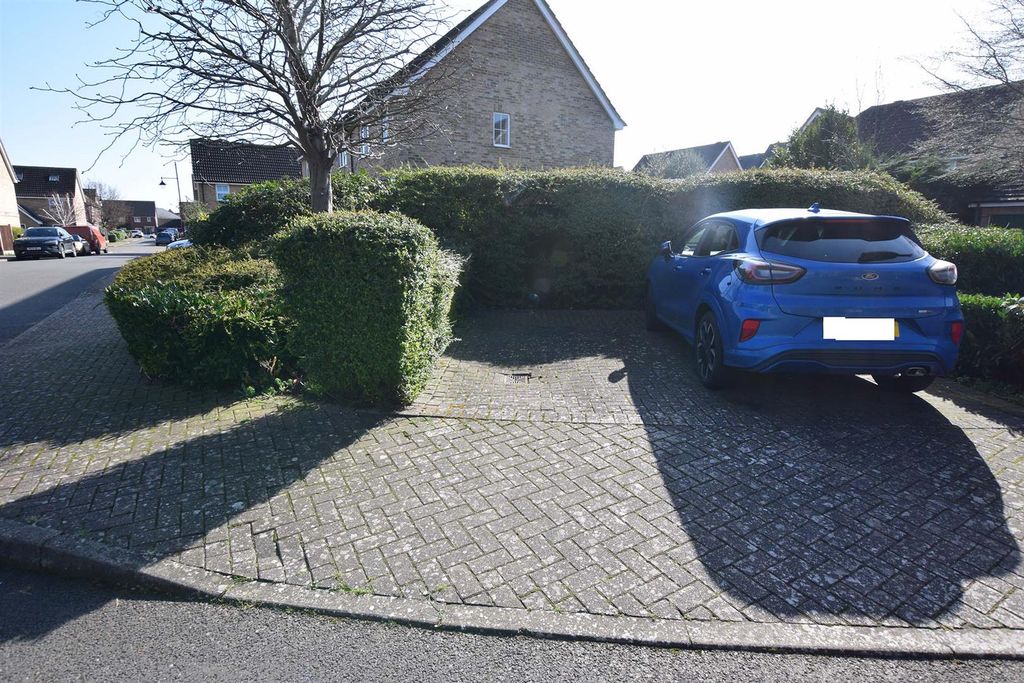 Property photo 3 of 12 Parking Space