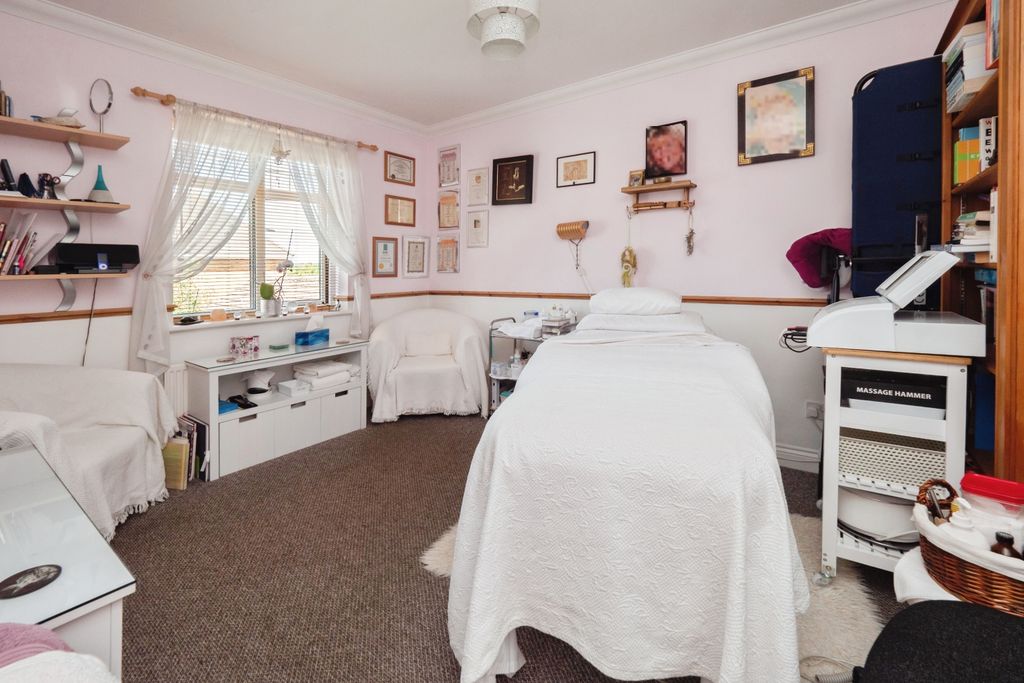 Property photo 2 of 22