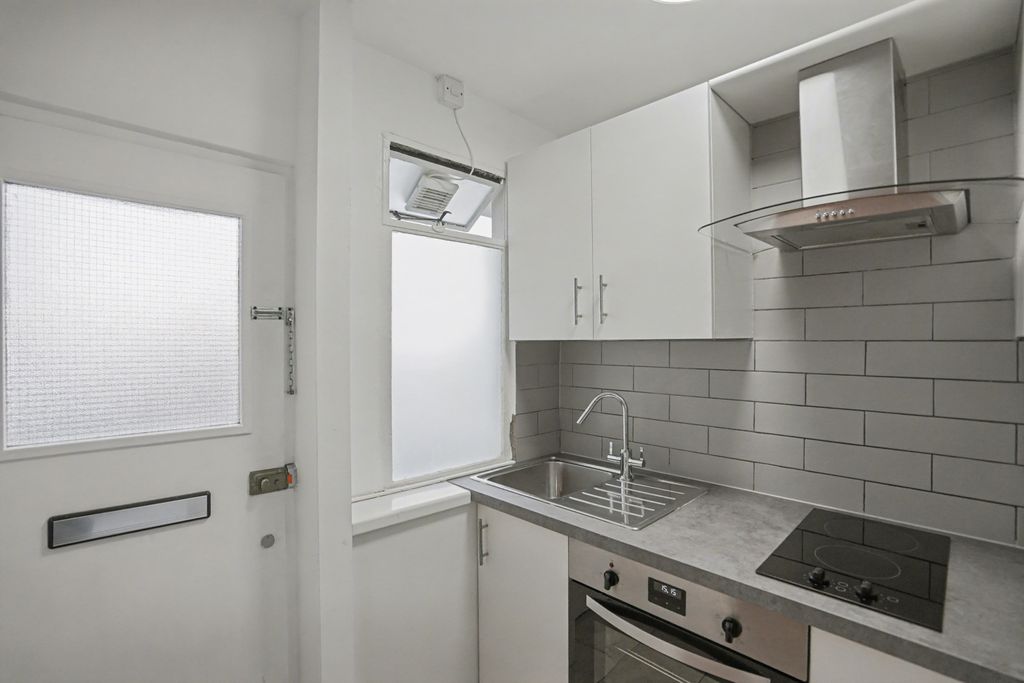 Property photo 3 of 14 79 Pullman Court, Streatham Hill, London, Sw2 4st