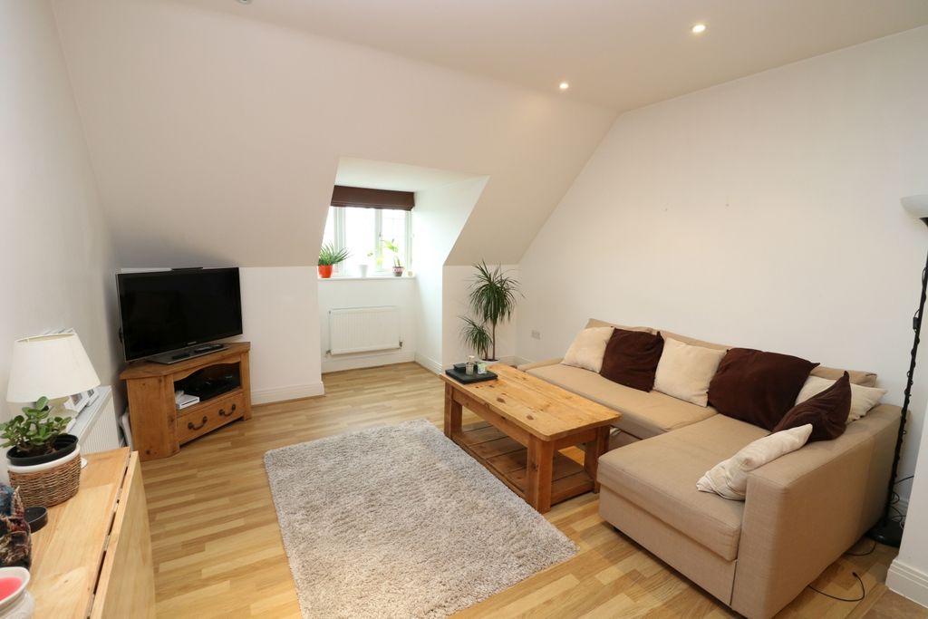 Property photo 2 of 5 17 Manor Court Lge