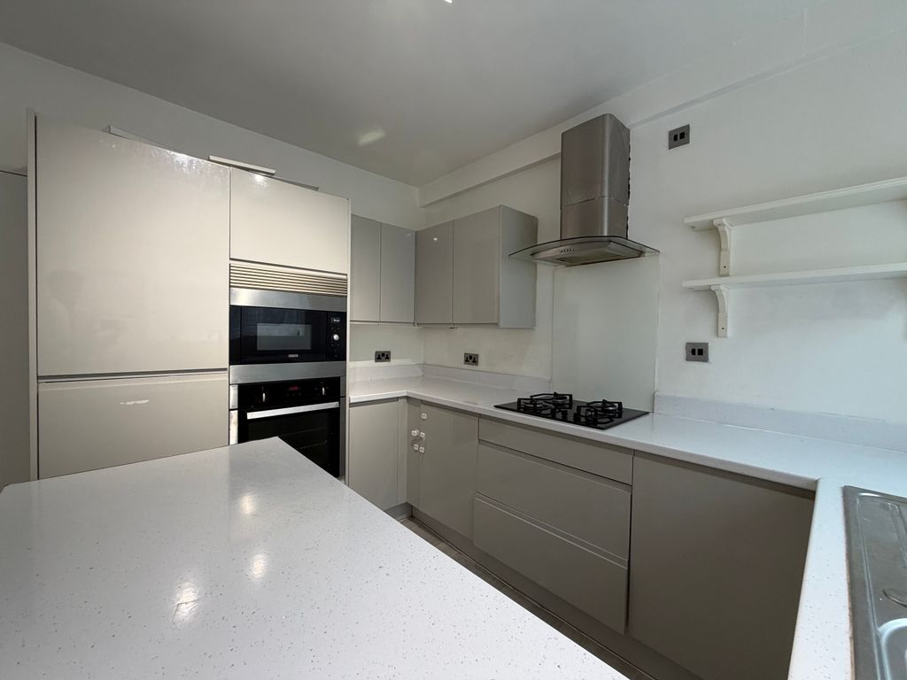 Property photo 2 of 17 Image