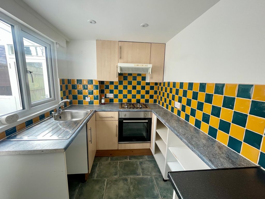 Property photo 2 of 10 Kitchen