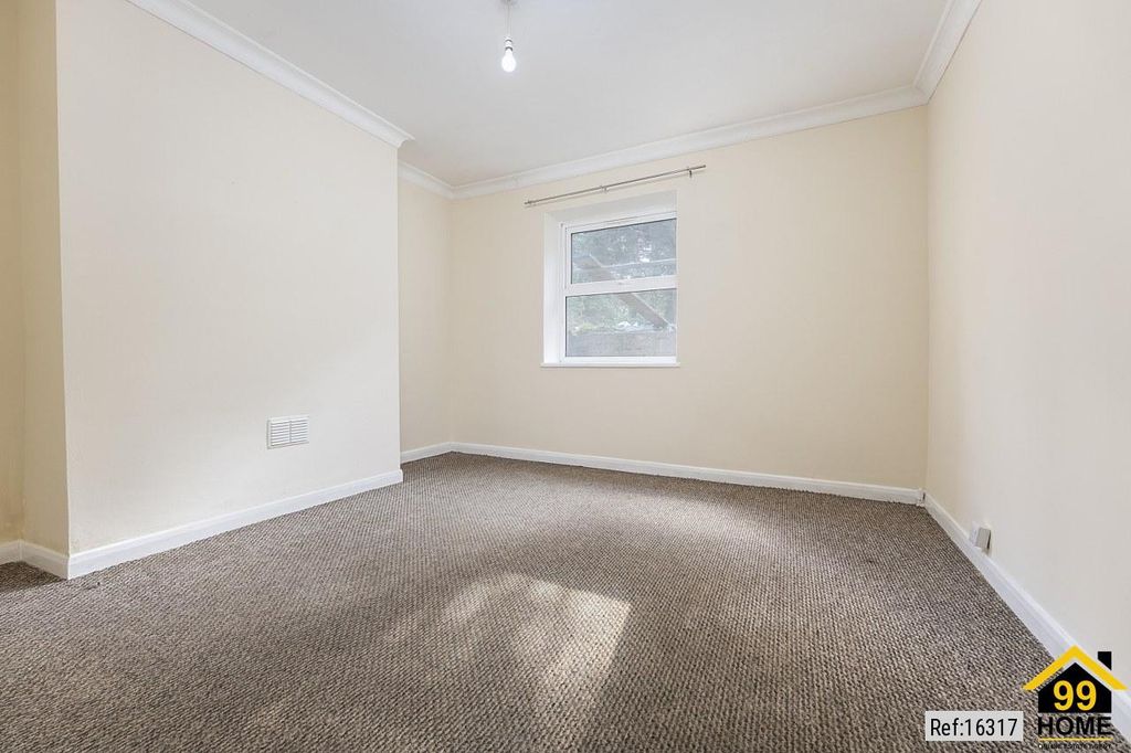 Property photo 3 of 11 Photo 2