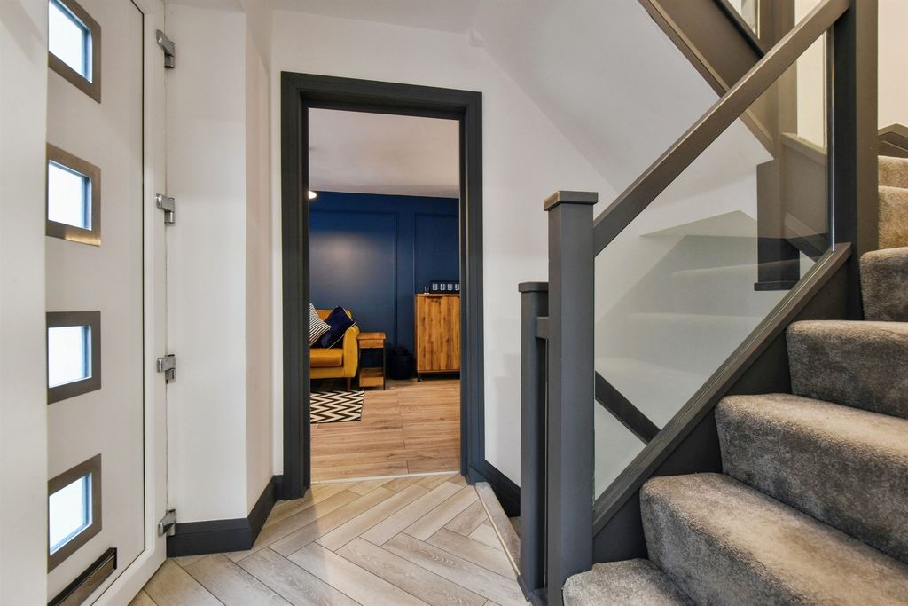 Property photo 2 of 35