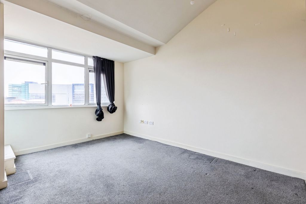 Property photo 2 of 12 Pbox-Img.Jpg