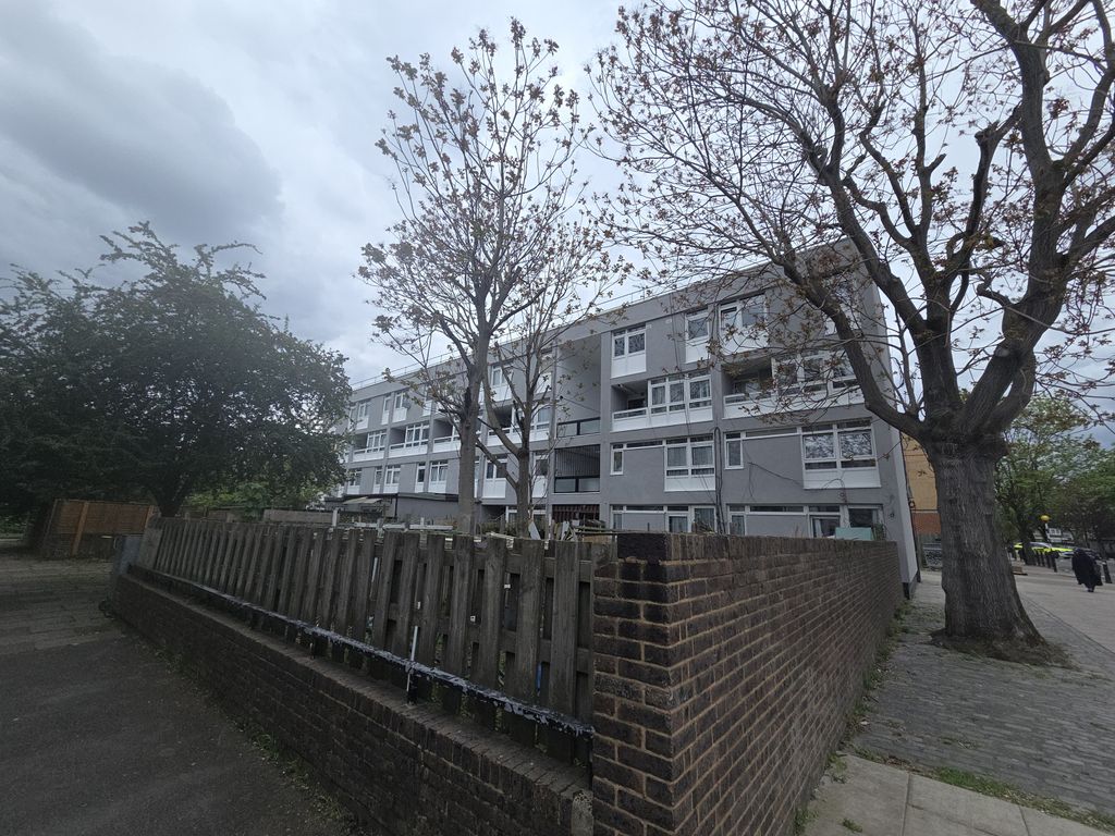 Property photo 1 of 11 3 Bed Maisonette To Rent Globe Road, Stepney Green E1