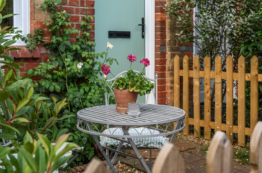 Property photo 3 of 19 Front Courtyard