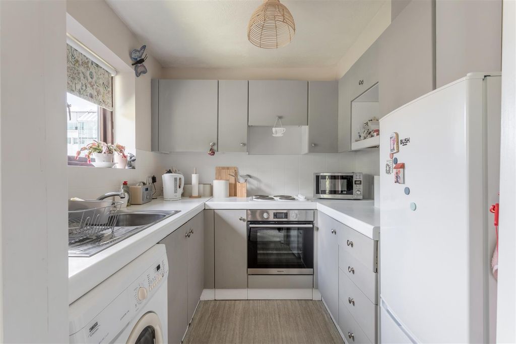 Property photo 3 of 25 100 Windsor Court-3.Jpg