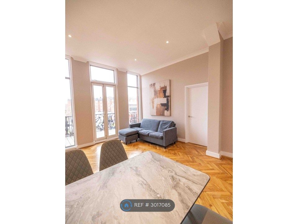 Property photo 1 of 10 Living / Dining Room