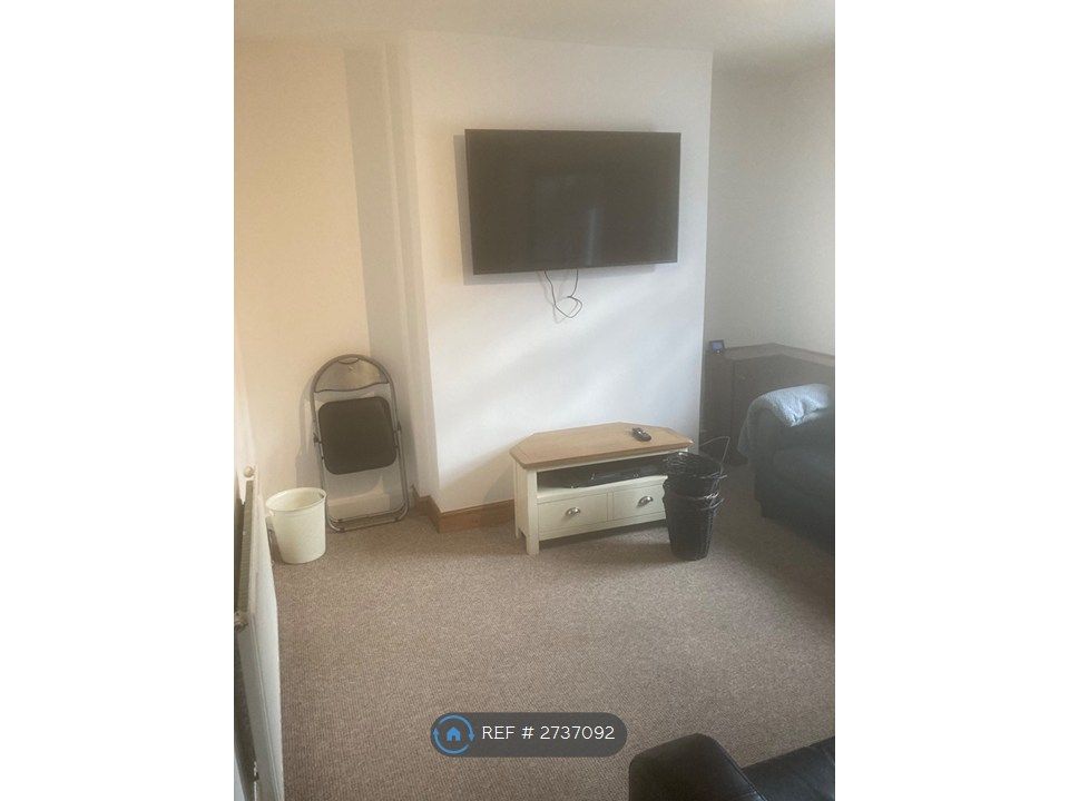 Property photo 2 of 23 Livingroom With Wall Mounted Tv