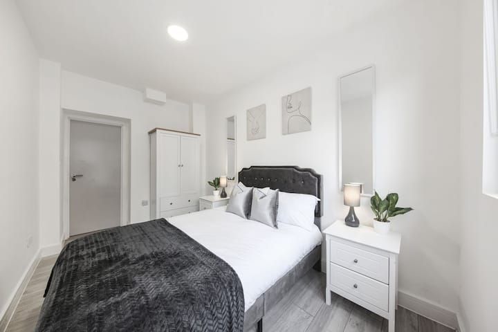 Property photo 1 of 10 Bedroom 1