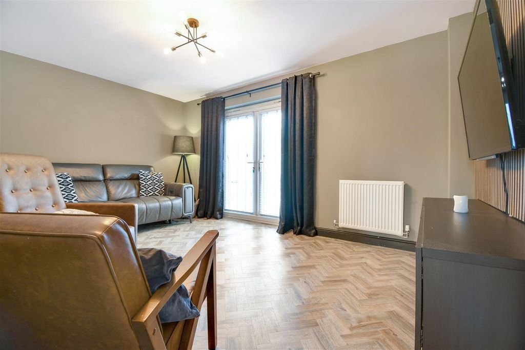 Property photo 3 of 19 Living Room