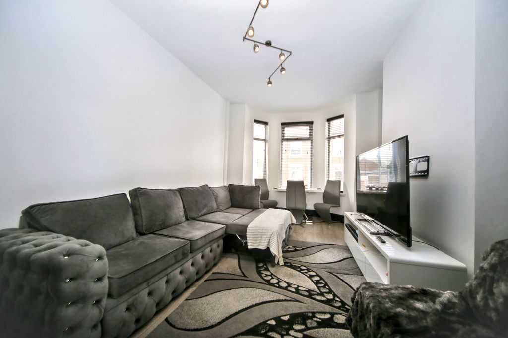 Property photo 2 of 25