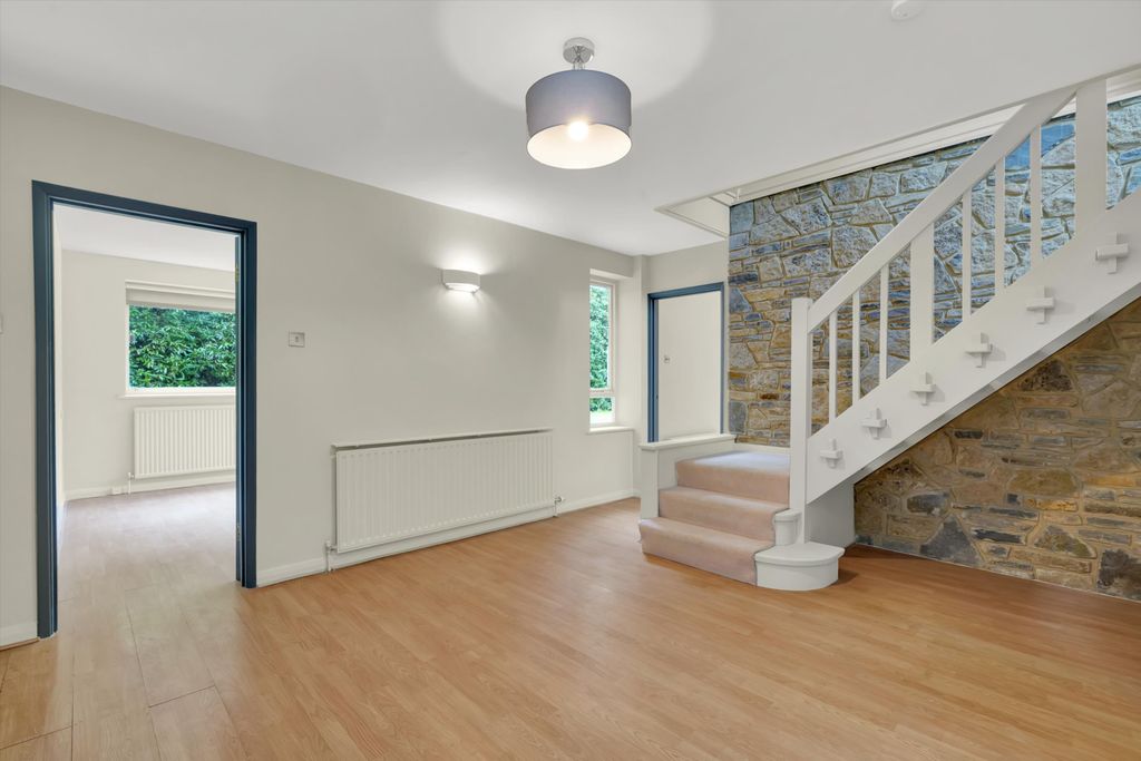 Property photo 2 of 13 Image