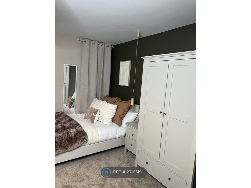 Property photo 1 of 32