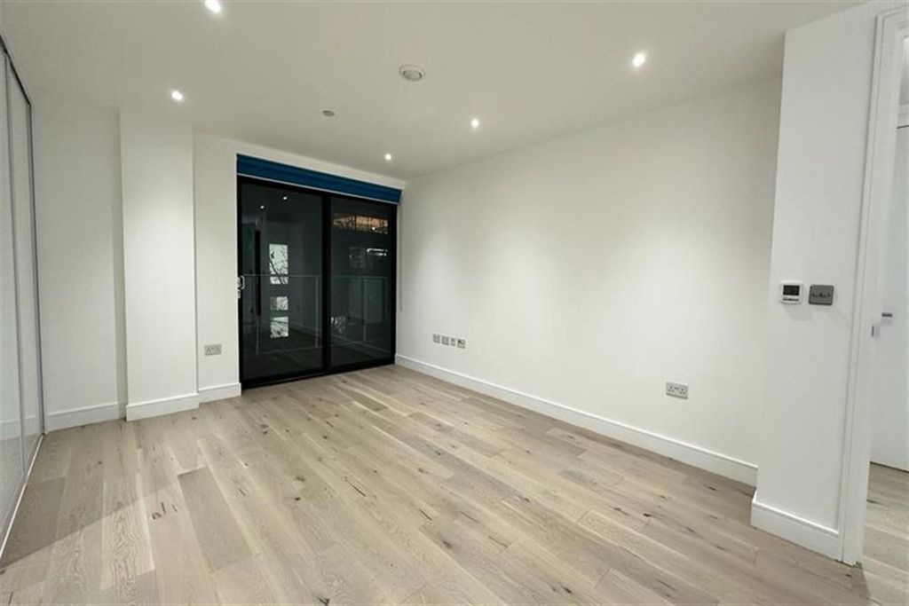 Property photo 1 of 12 (Main)