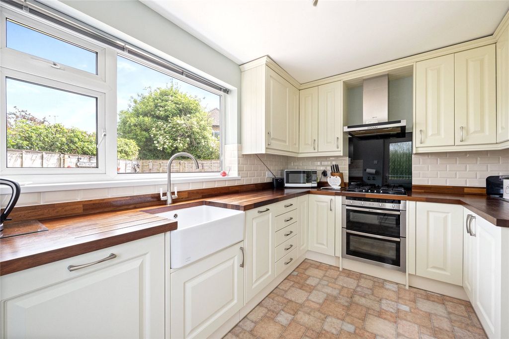 Property photo 3 of 17 Picture No. 27