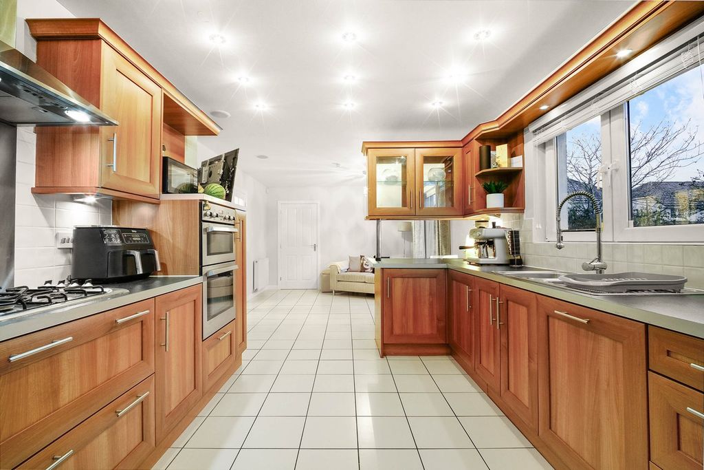 Property photo 3 of 21