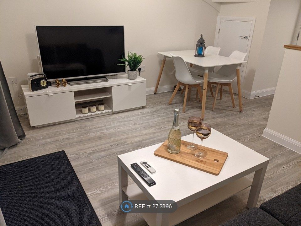 Property photo 1 of 13 Living Room