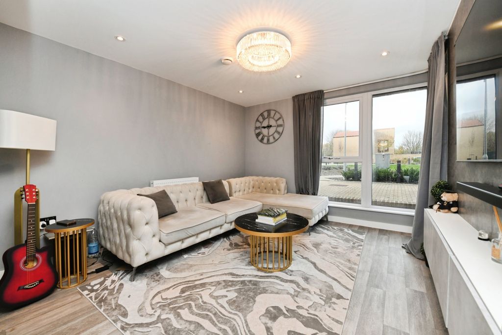 Property photo 2 of 16 Photo