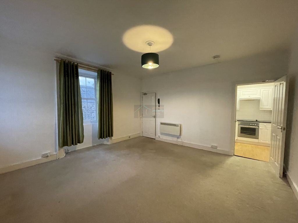 Property photo 3 of 11 Lounge B.Jpg