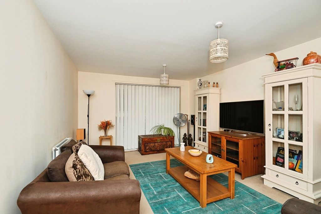 Property photo 1 of 10 Kitchen/Lounge