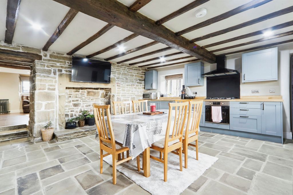 Property photo 2 of 27