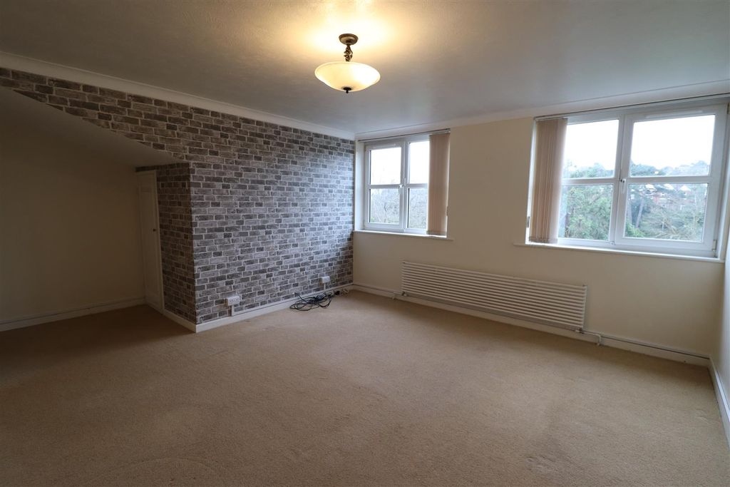 Property photo 2 of 10 Living Room
