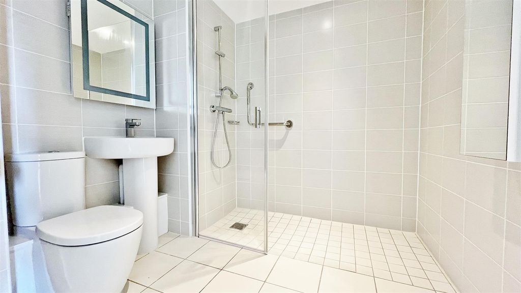 Additional image 15 of 2 bed property for saleVictoria Gardens, Hadleigh Road, Frinton-On-Sea CO13