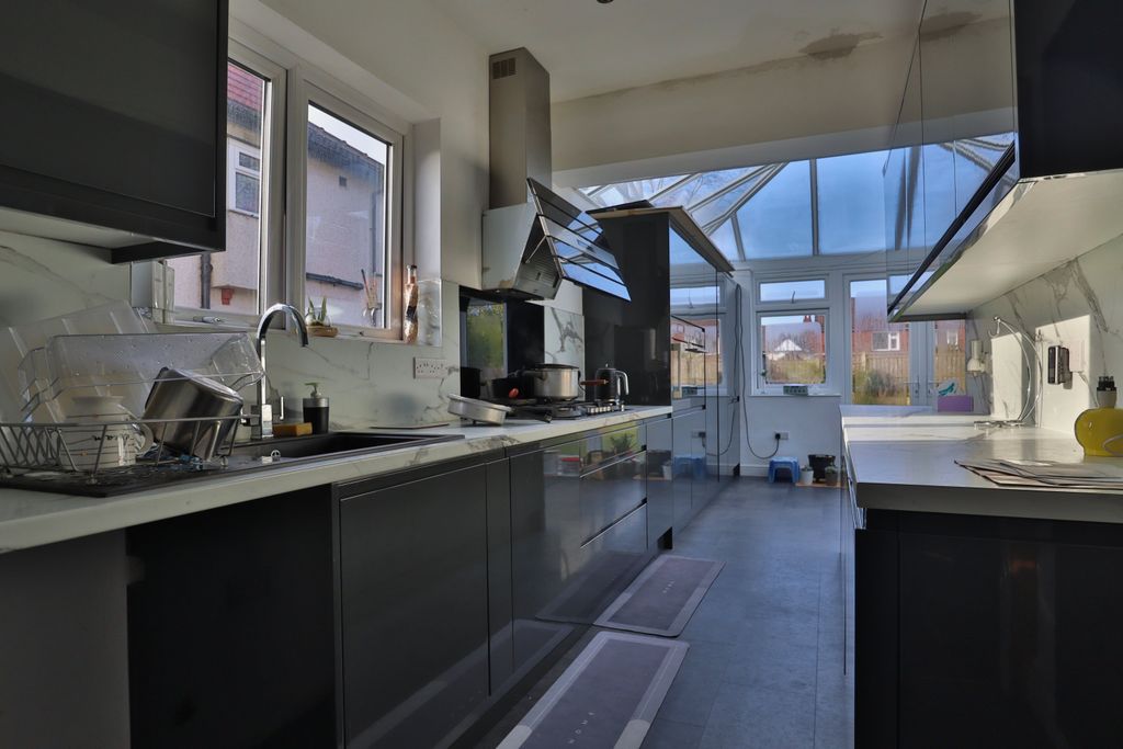 Property photo 2 of 15 Image