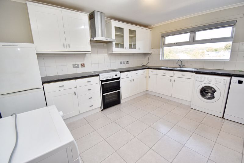 Property photo 3 of 9 Kitchen