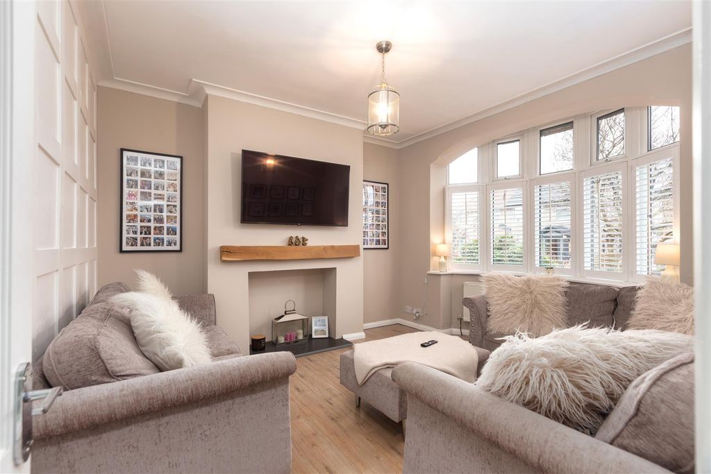 Property photo 2 of 27