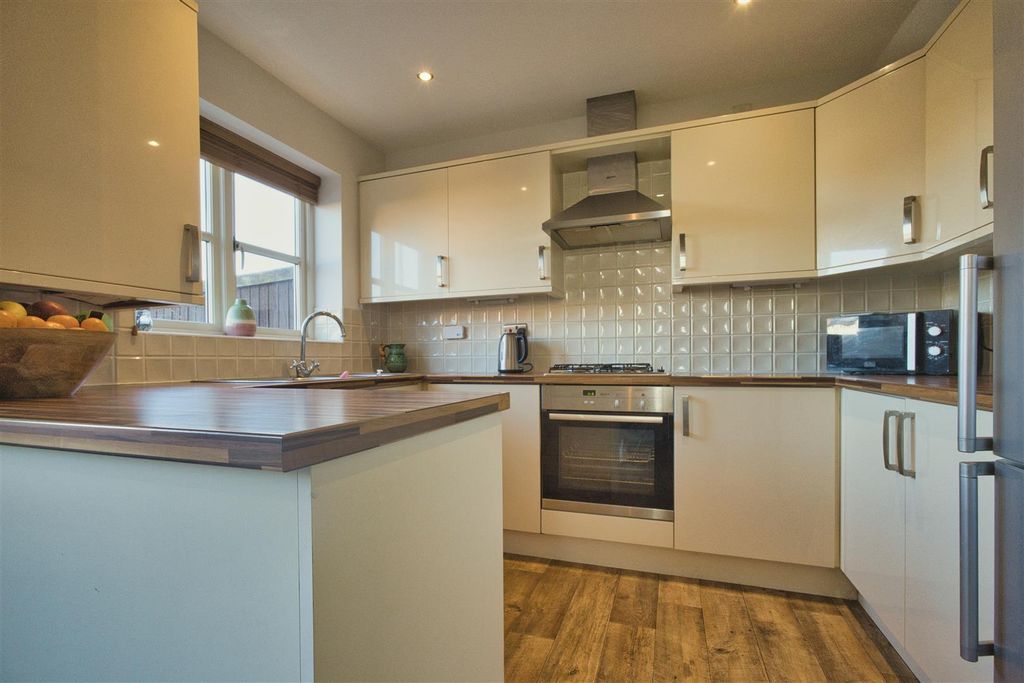 Property photo 2 of 18 Fitted Kitchen Area
