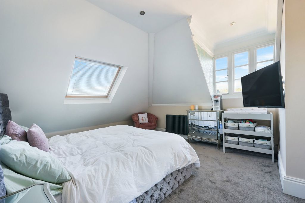 Additional image 12 of 3 bed flat for saleWesterham Road, Oxted RH8