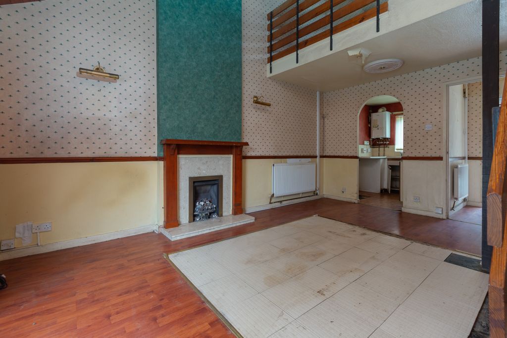 Property photo 3 of 11