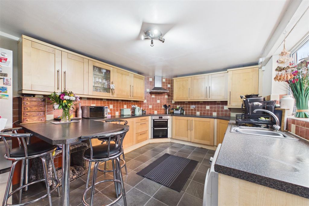 Property photo 3 of 15 Breakfast Kitchen