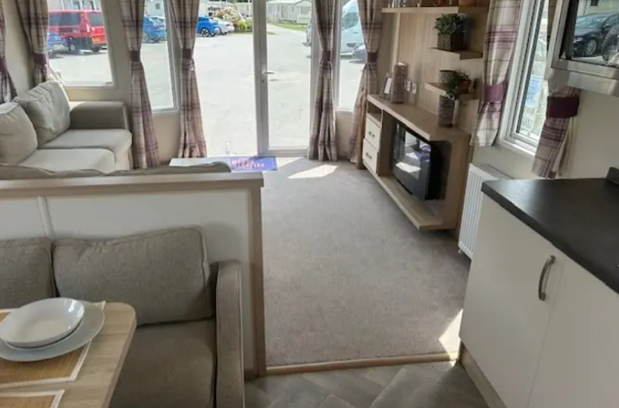 Property photo 3 of 18 6
