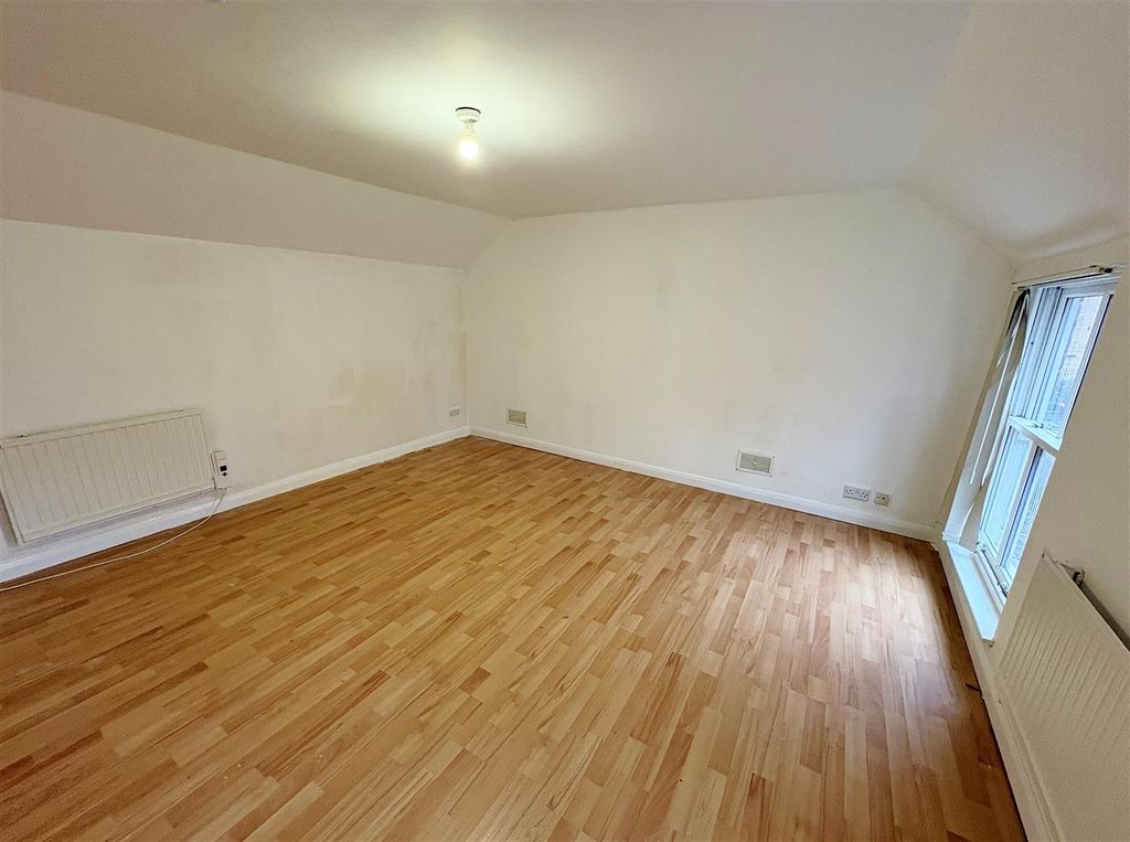 Property photo 3 of 5 Lounge