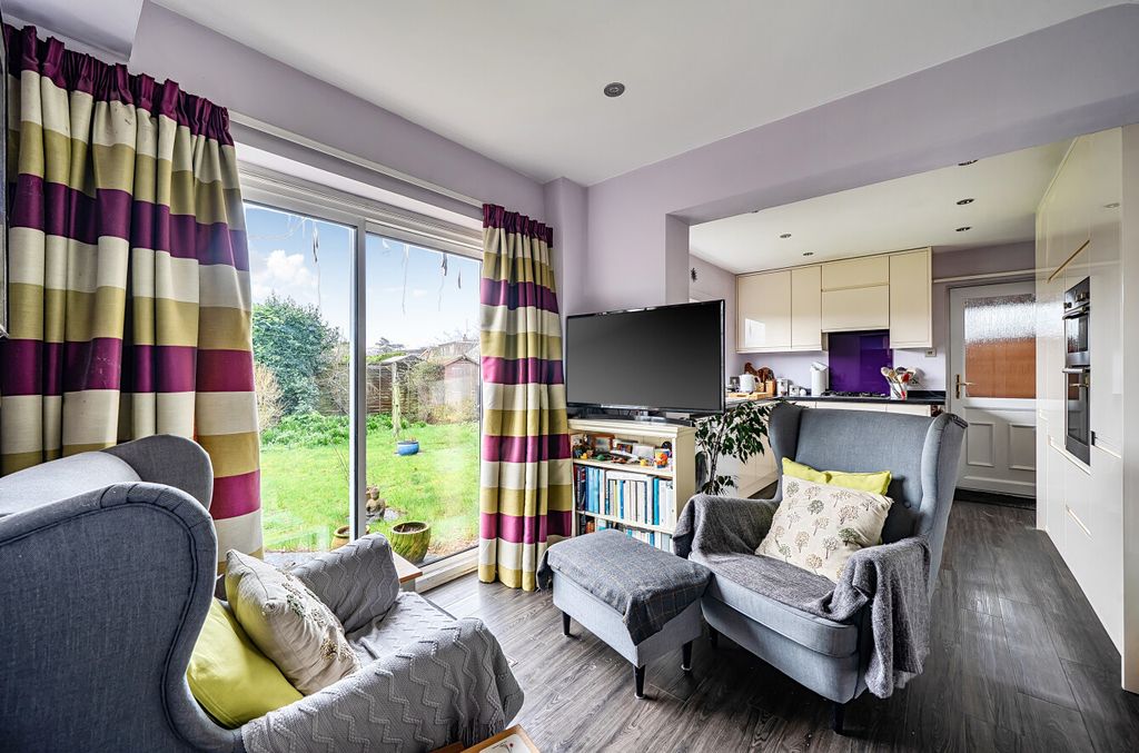 Property photo 3 of 21 1409101-9-6997101...