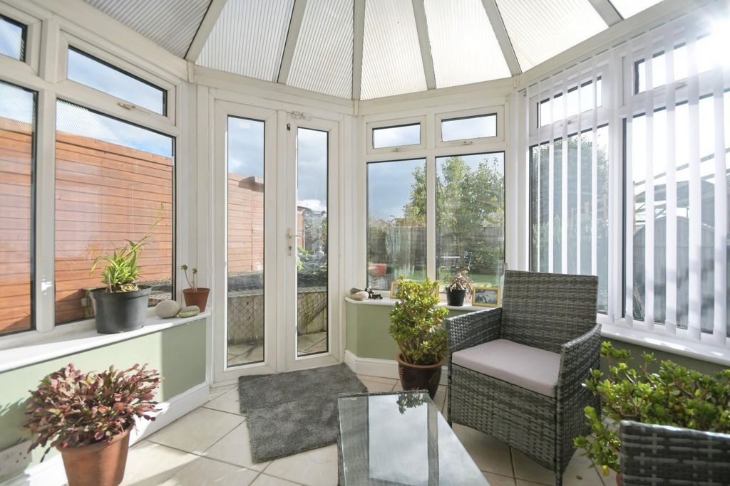 Property photo 3 of 19 Conservatory.Jpg